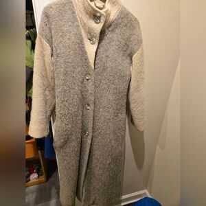 Vintage 100% Icelandic Wool Women's Gray and Cream Coat